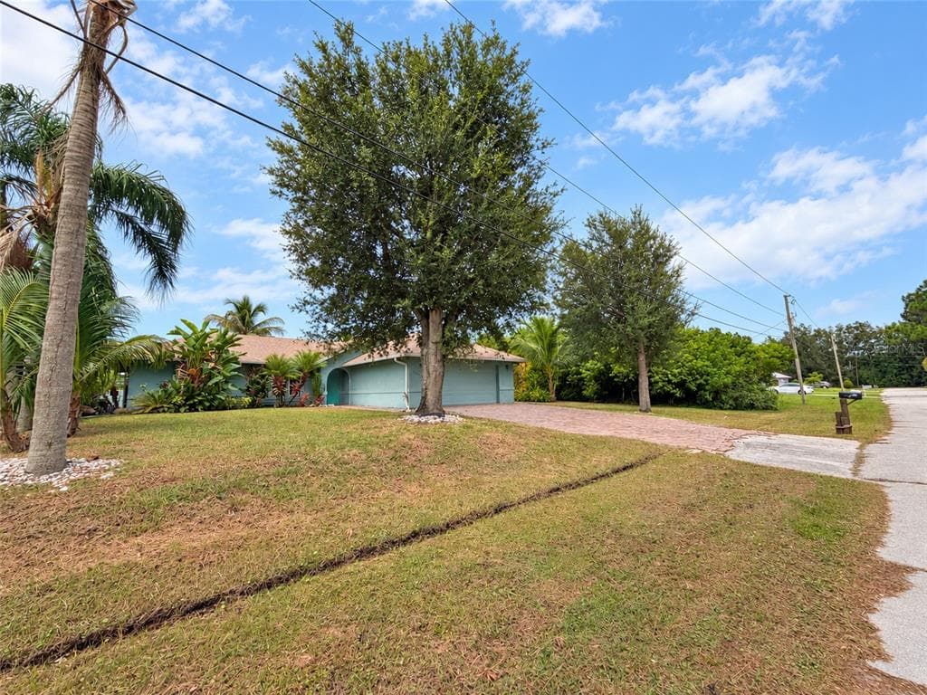 2633 SW TANFORAN BOULEVARD photo 4