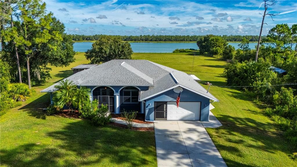 2508 TROPICAIRE BOULEVARD photo 2
