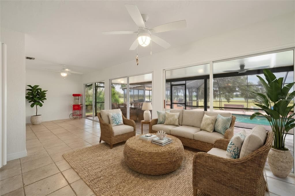 2508 TROPICAIRE BOULEVARD photo 17