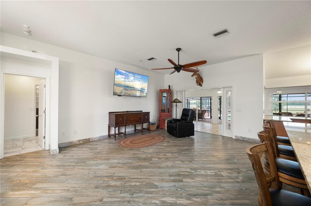 2508 TROPICAIRE BOULEVARD photo 12