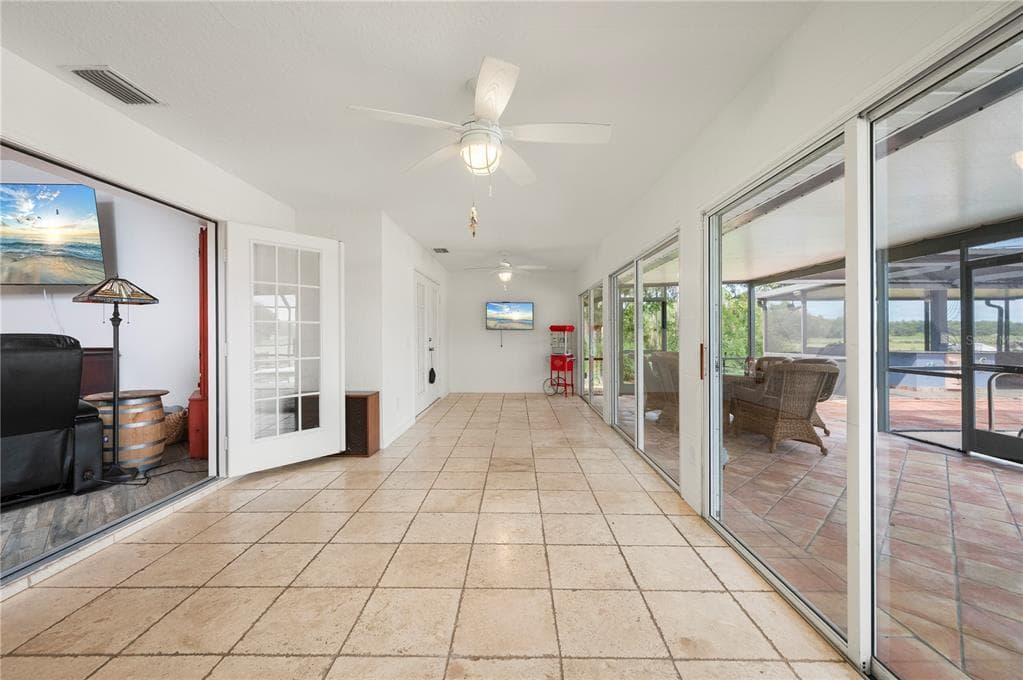 2508 TROPICAIRE BOULEVARD photo 18