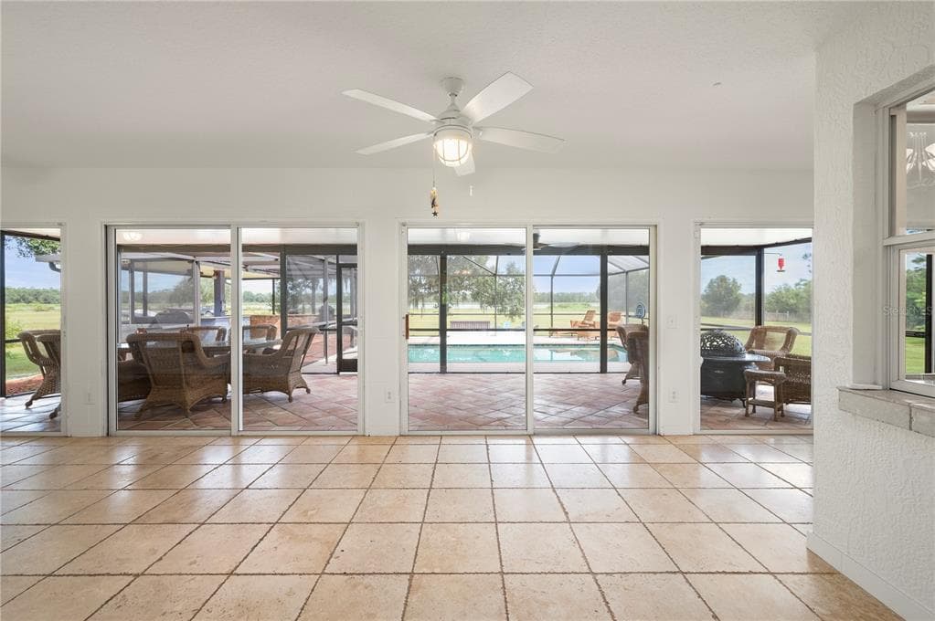2508 TROPICAIRE BOULEVARD photo 19