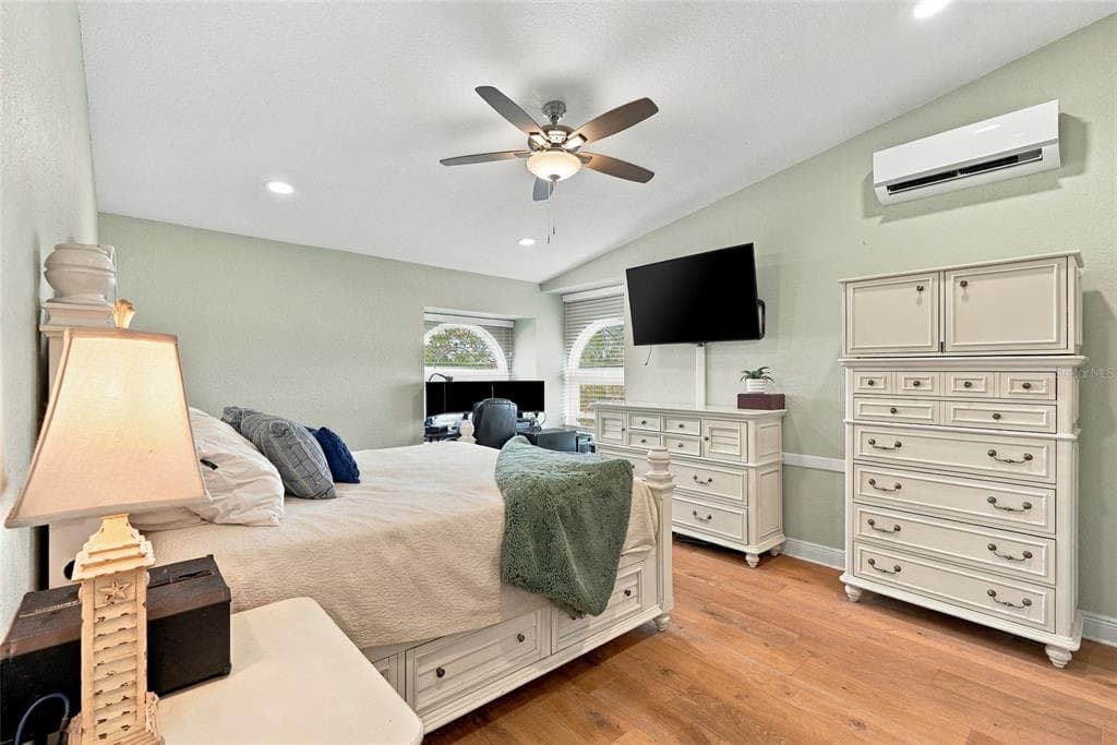 629 SEGOVIA COURT NE 405 photo 23