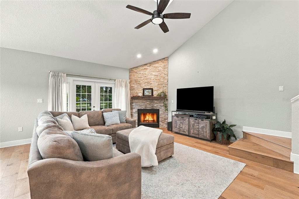 629 SEGOVIA COURT NE 405 photo 9