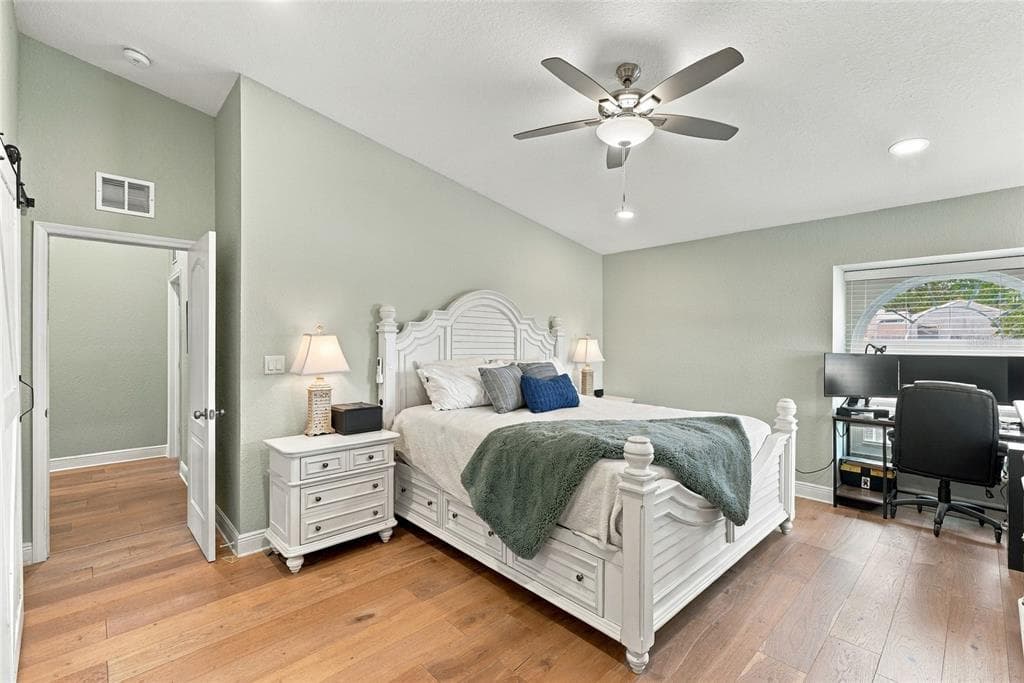 629 SEGOVIA COURT NE 405 photo 24