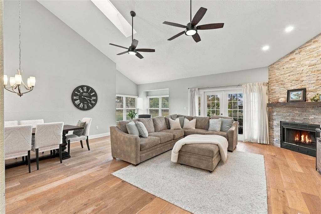 629 SEGOVIA COURT NE 405 photo 10