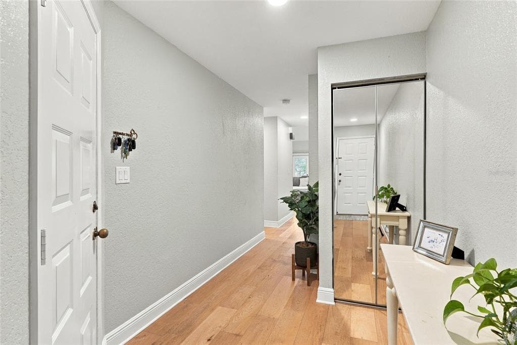 629 SEGOVIA COURT NE 405 photo 4