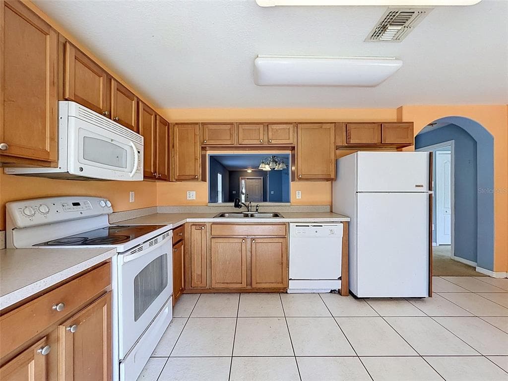 12611 CHENWOOD AVENUE photo 6