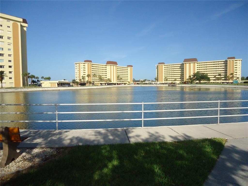 4550 COVE CIRCLE 605 photo 13