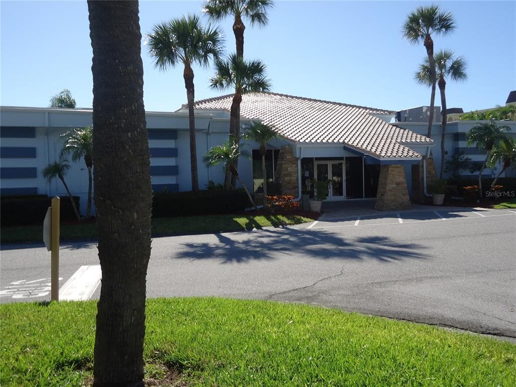 4550 COVE CIRCLE 605 photo 12