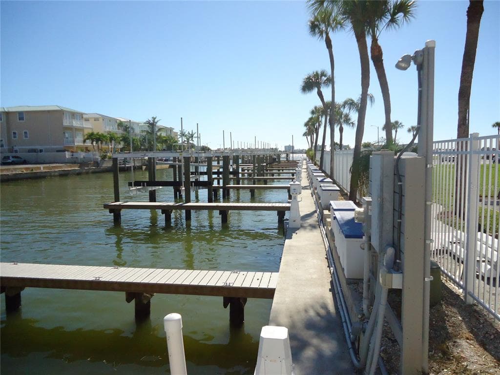 4550 COVE CIRCLE 605 photo 10