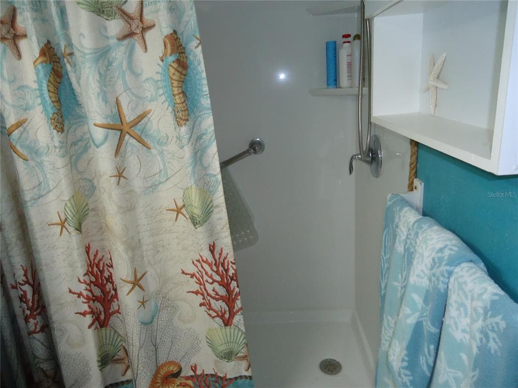 4550 COVE CIRCLE 605 photo 4