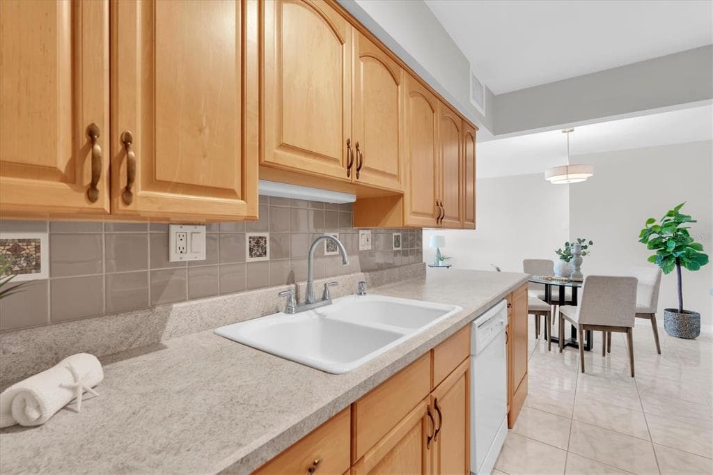 10355 PARADISE BOULEVARD 208 photo 23