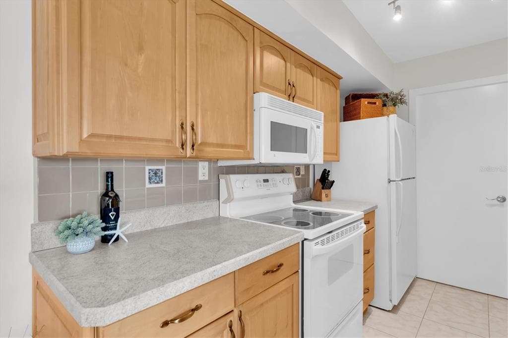 10355 PARADISE BOULEVARD 208 photo 22