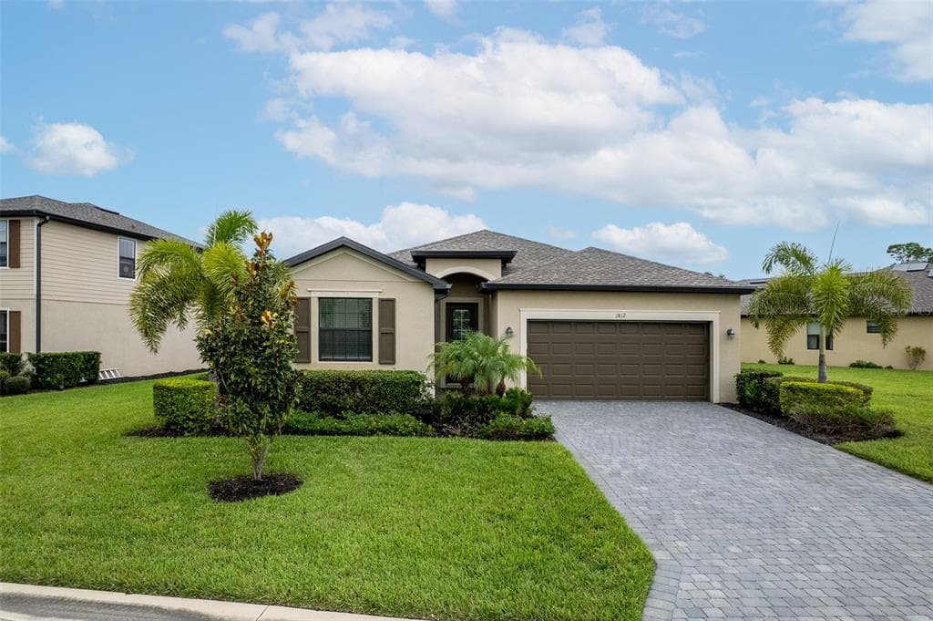 1812 E ISLES ROAD photo 2