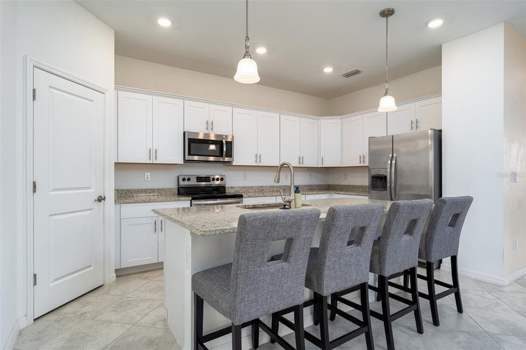 1812 E ISLES ROAD photo 16