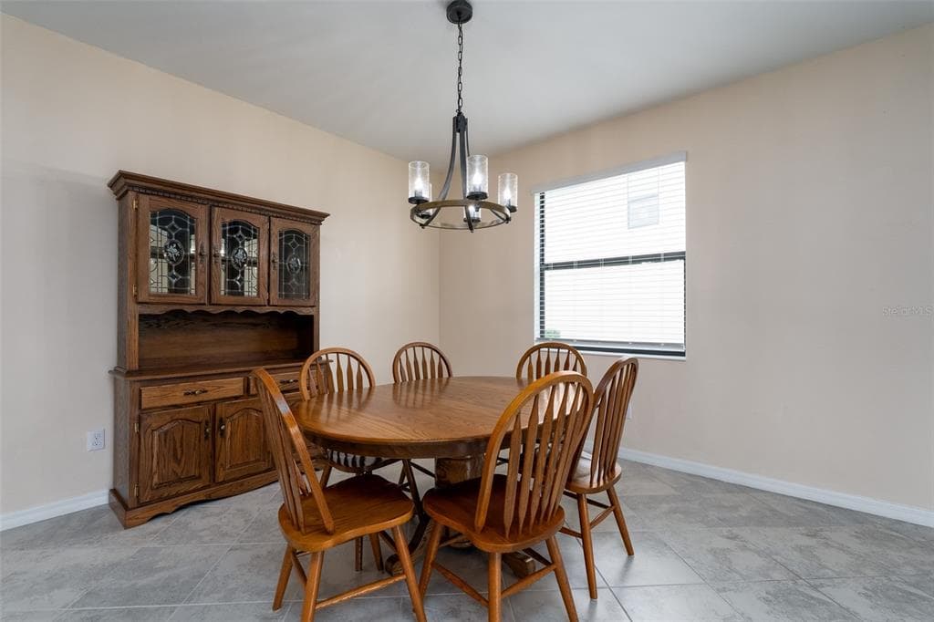 1812 E ISLES ROAD photo 12