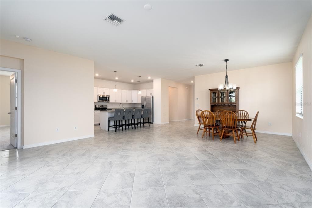 1812 E ISLES ROAD photo 10