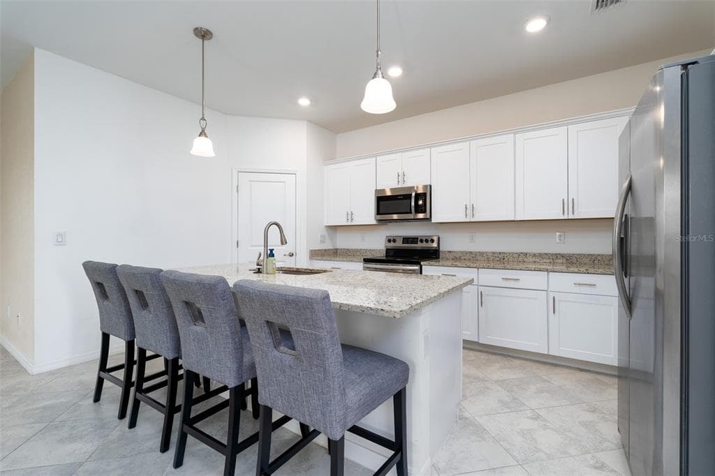 1812 E ISLES ROAD photo 14