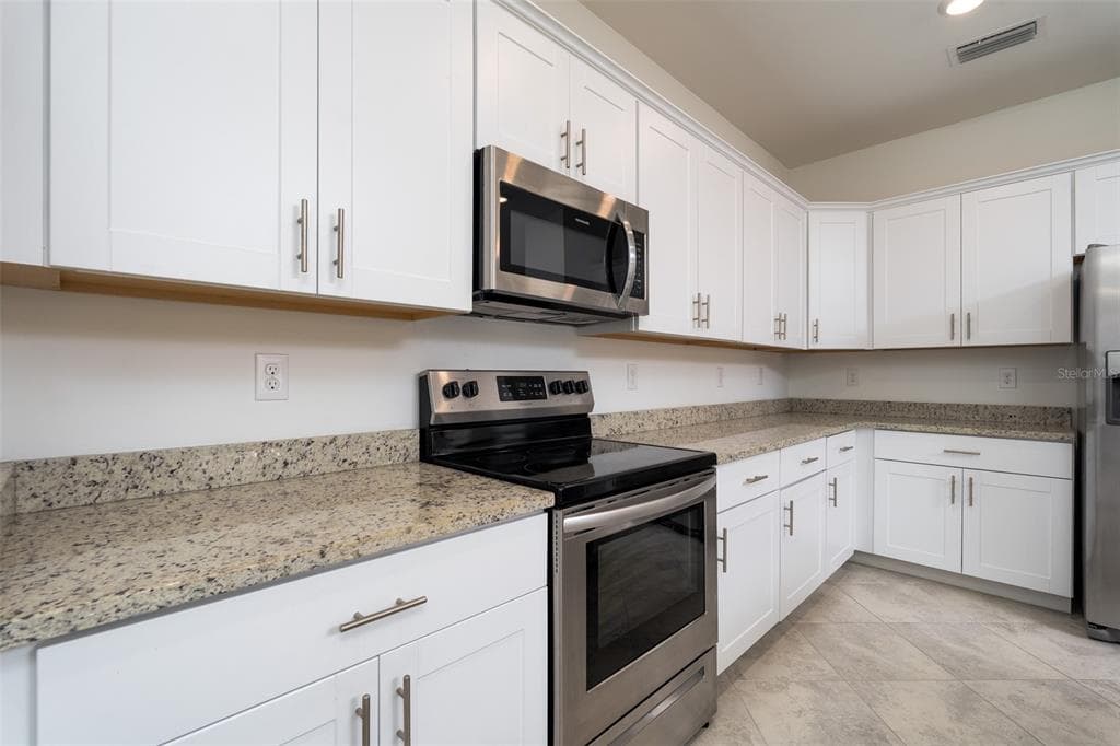 1812 E ISLES ROAD photo 18