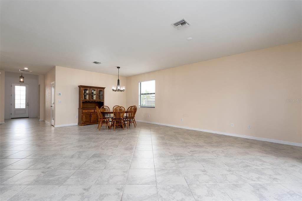 1812 E ISLES ROAD photo 11