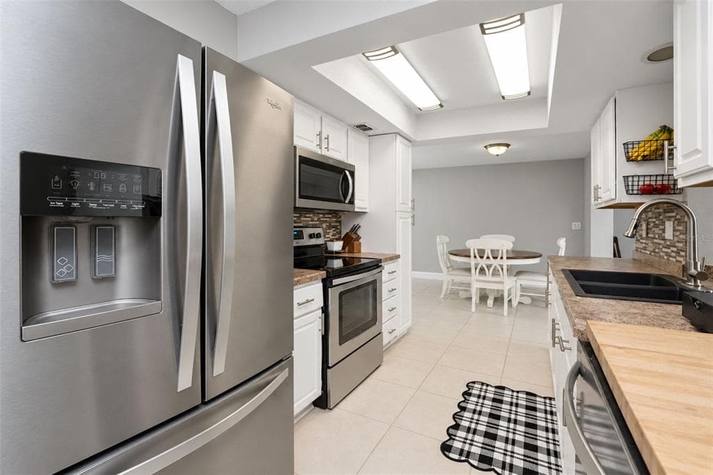 1093 DORCHESTER ST photo 18