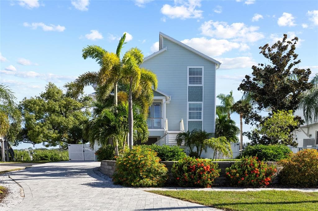 1512 RIVERSIDE DRIVE photo 3