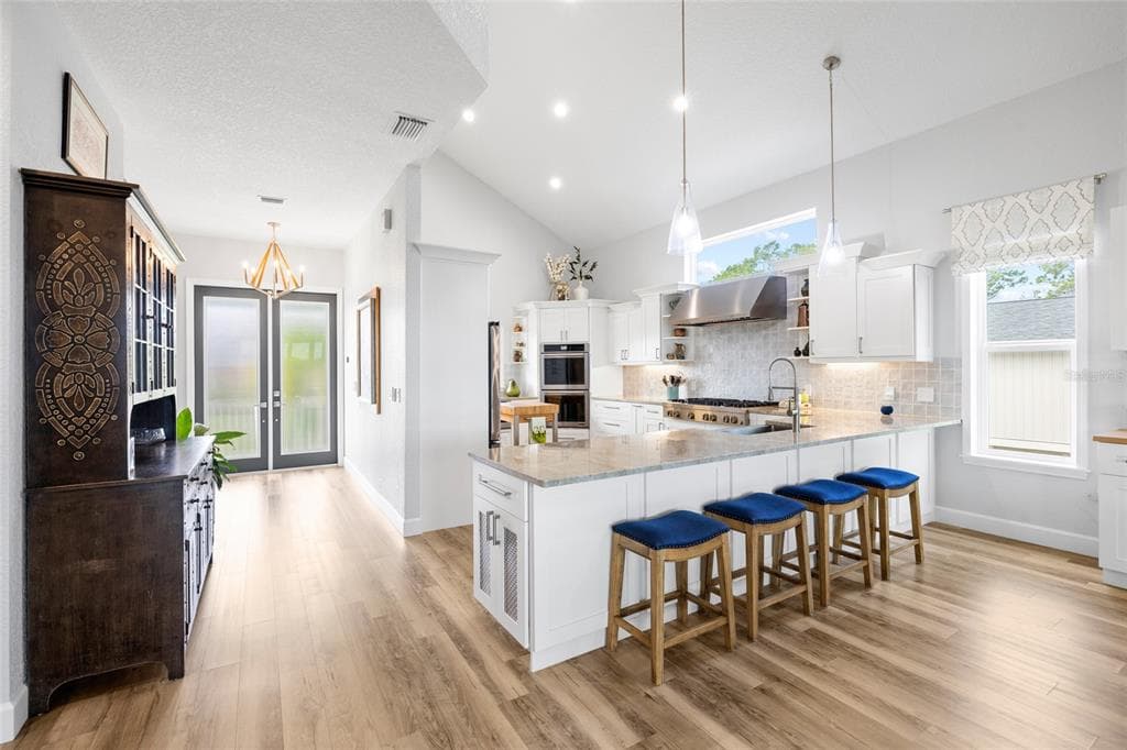 1512 RIVERSIDE DRIVE photo 20