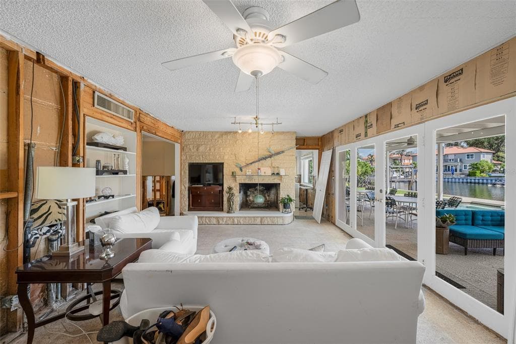 628 RIVIERA DRIVE photo 12