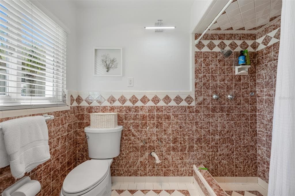 628 RIVIERA DRIVE photo 15