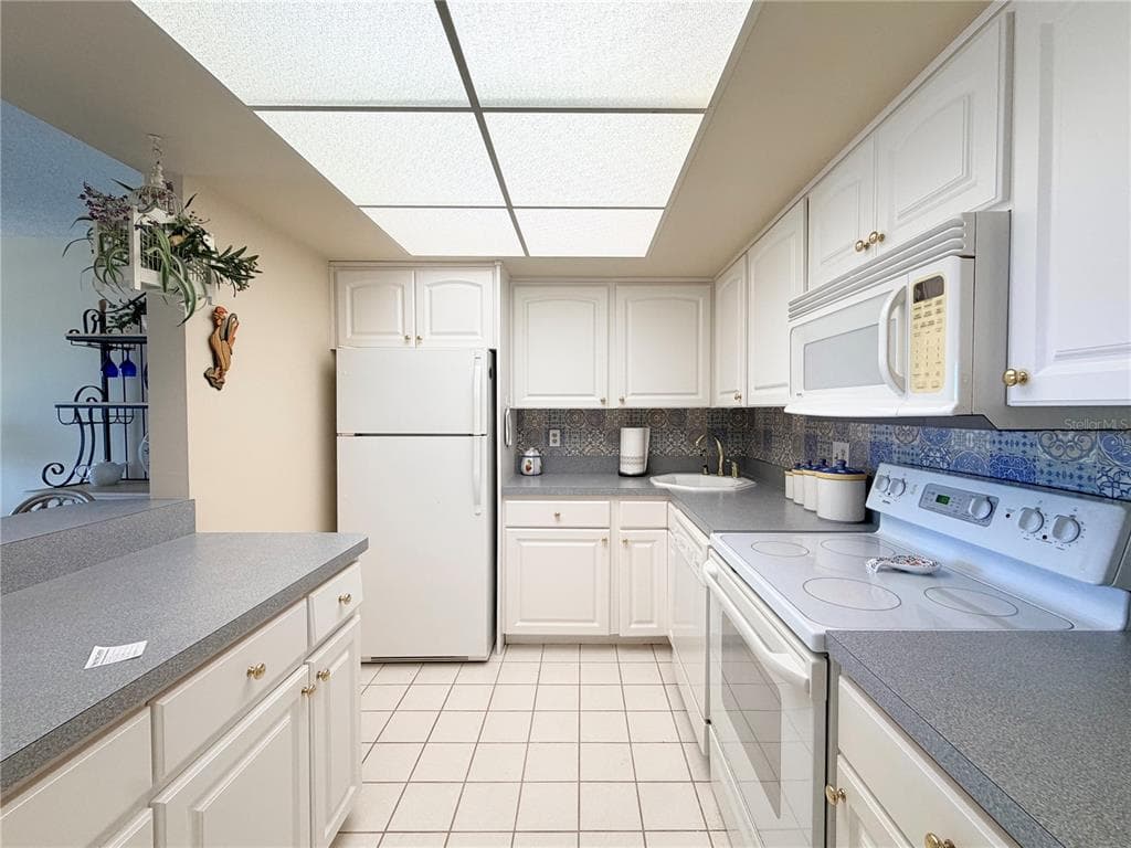 4900 BRITTANY DRIVE S 805 photo 6