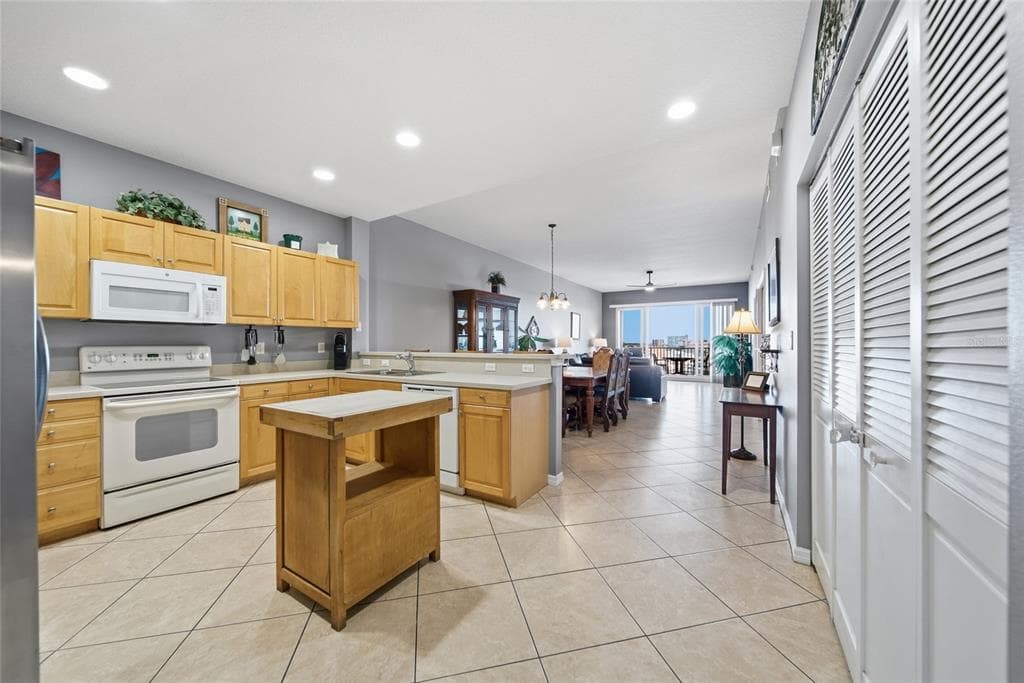530 S GULFVIEW BOULEVARD 606 photo 9