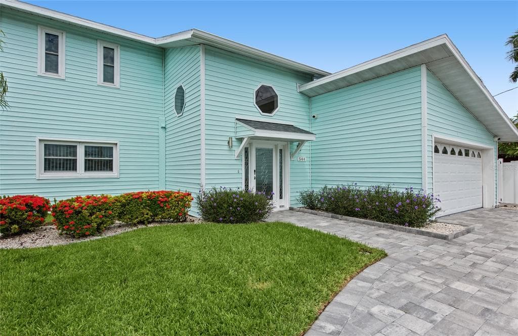 544 LILLIAN DRIVE photo 2