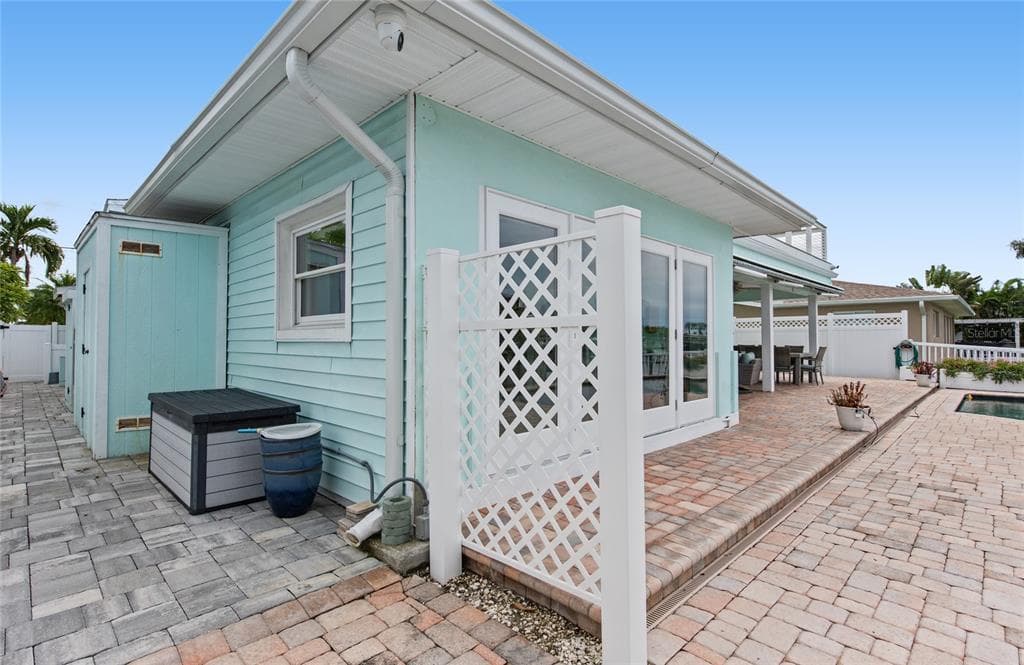 544 LILLIAN DRIVE photo 8