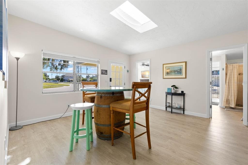 332 WESTWINDS DRIVE photo 7