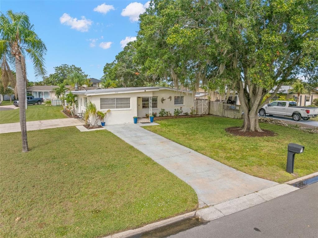 332 WESTWINDS DRIVE photo 4