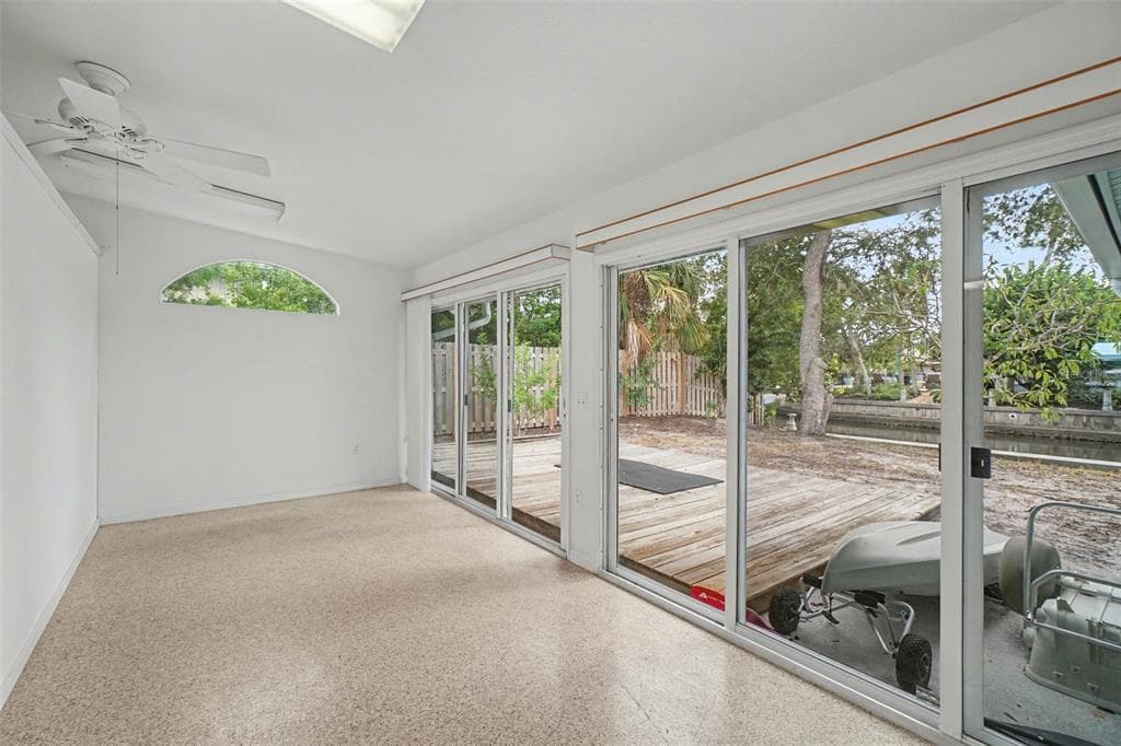 528 RALPH STREET photo 22
