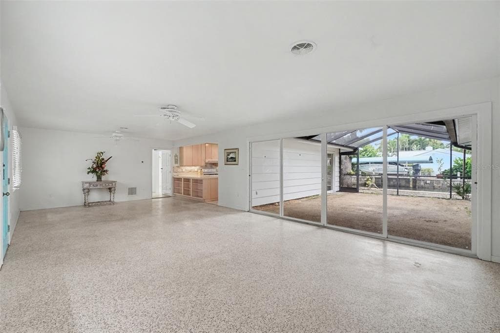 528 RALPH STREET photo 9