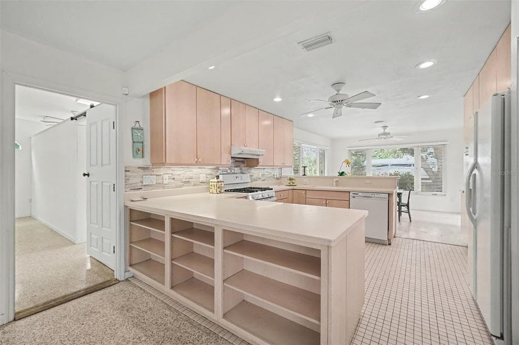 528 RALPH STREET photo 15