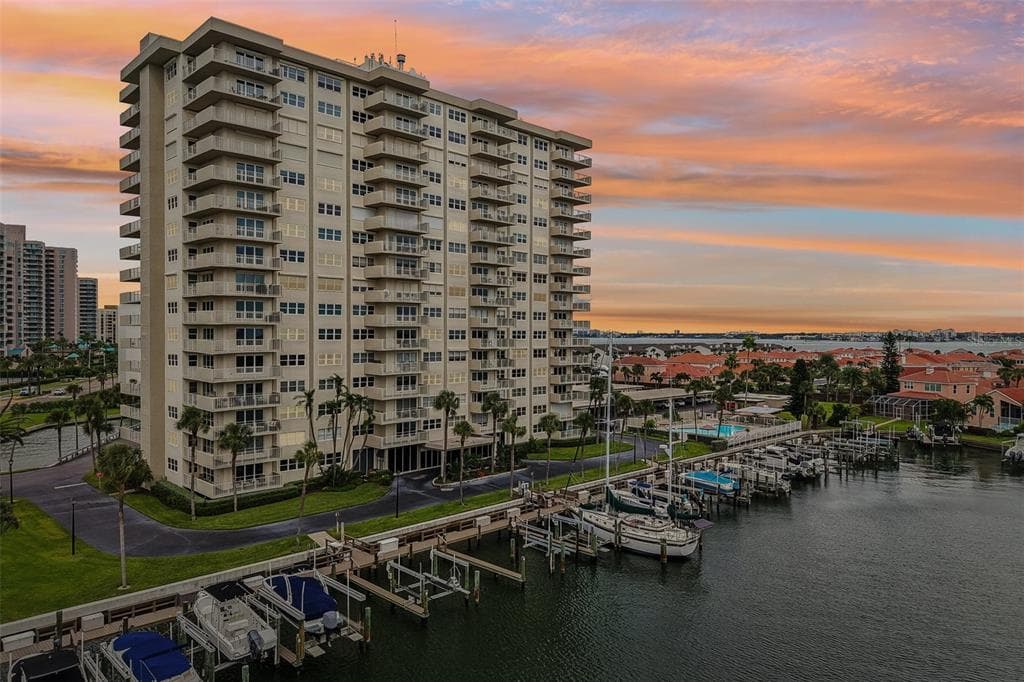 1621 GULF BOULEVARD 1604 photo 2