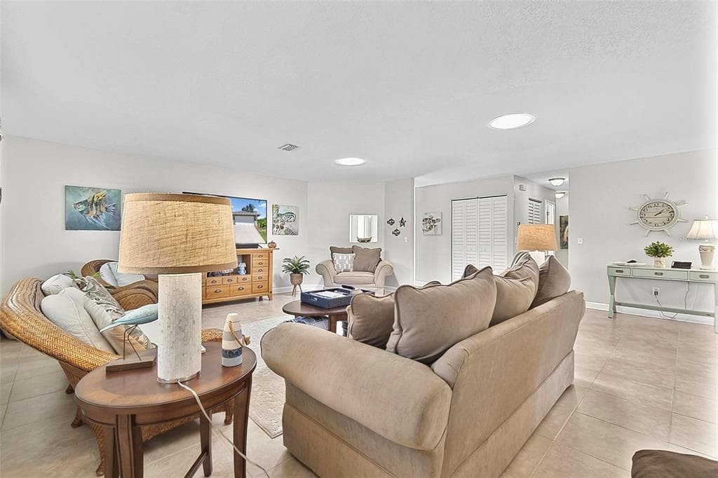 8 FLEMING COURT photo 12
