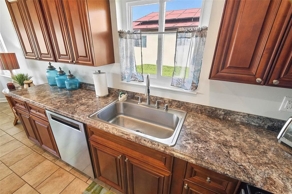 8 FLEMING COURT photo 22