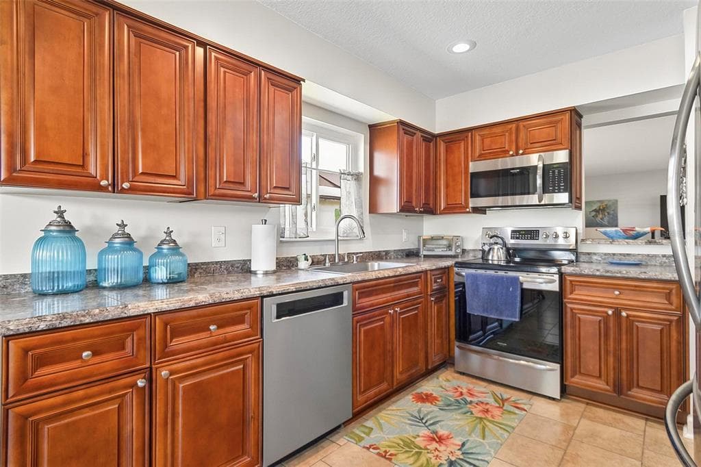 8 FLEMING COURT photo 20