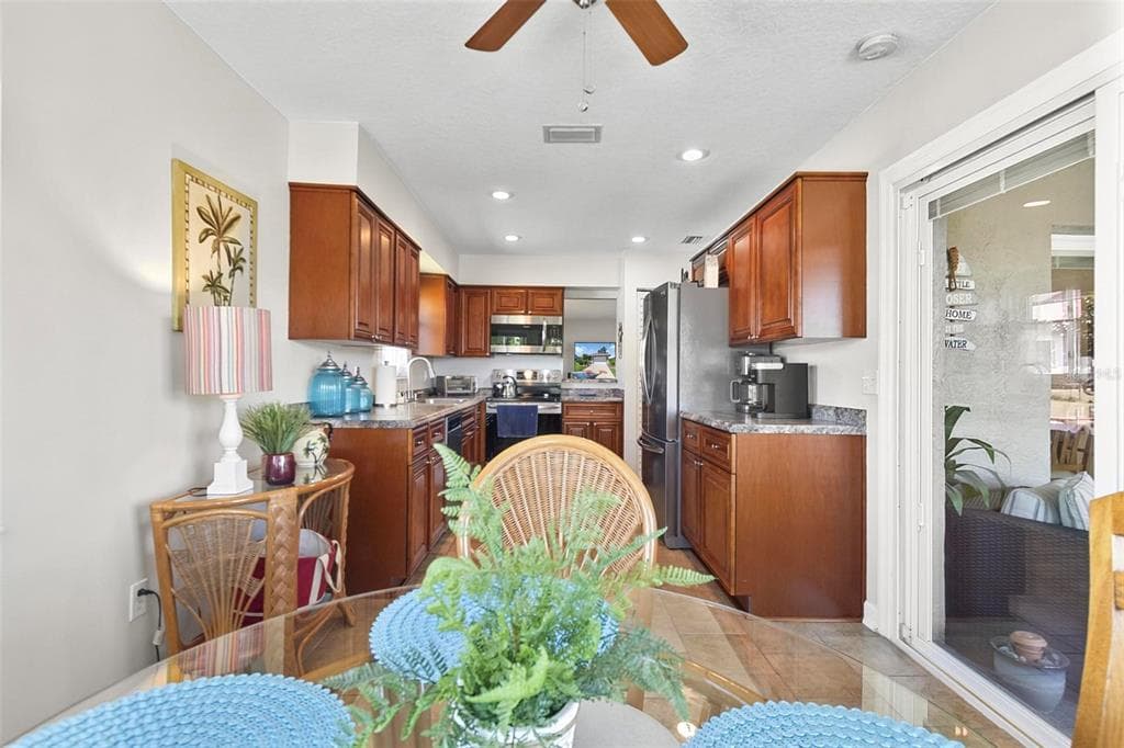 8 FLEMING COURT photo 24