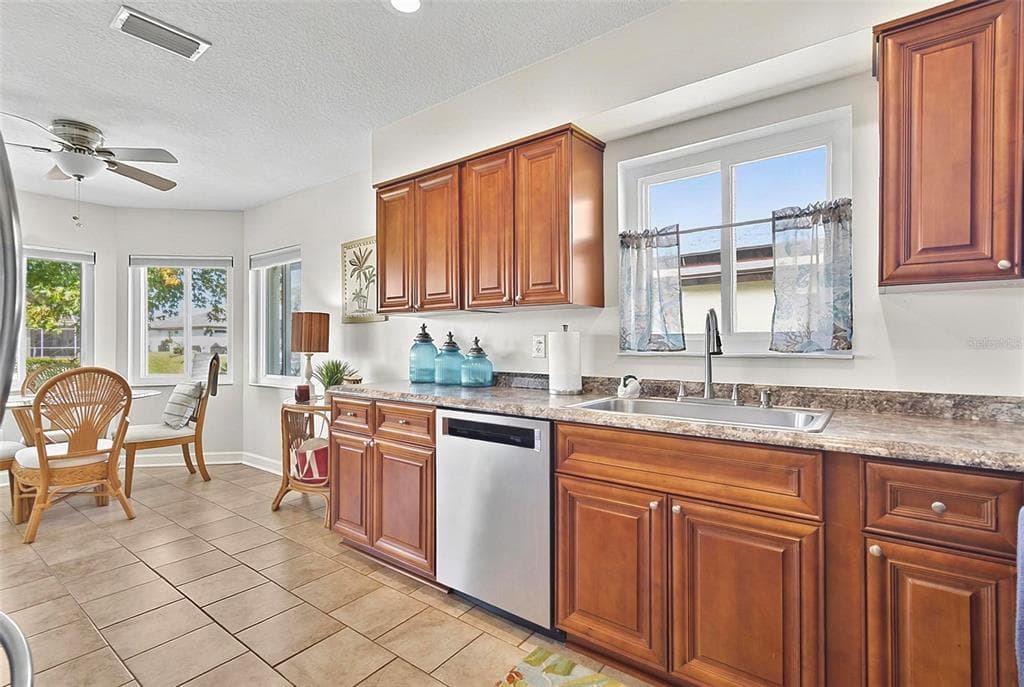 8 FLEMING COURT photo 18