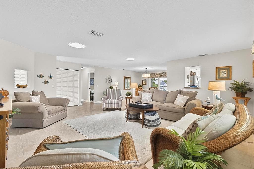8 FLEMING COURT photo 11