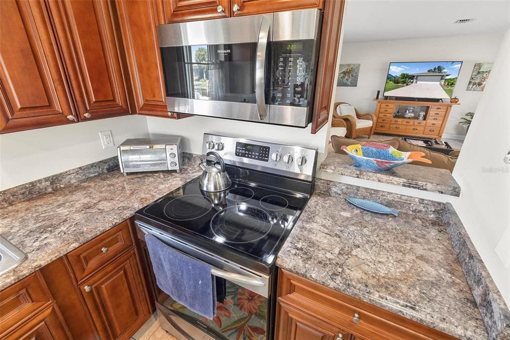 8 FLEMING COURT photo 21