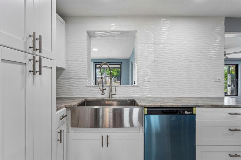 13701 LESLIE DRIVE photo 10