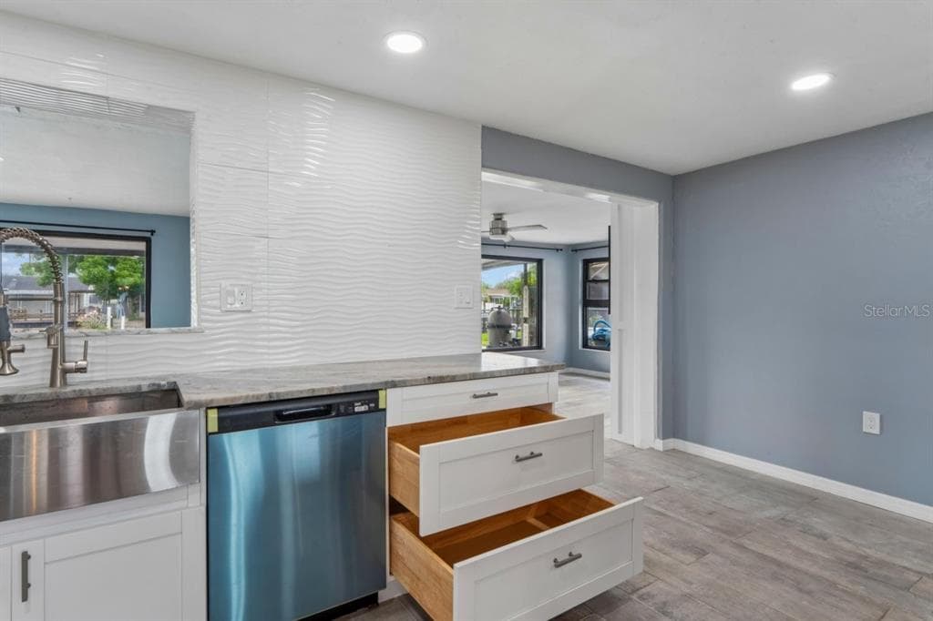 13701 LESLIE DRIVE photo 14