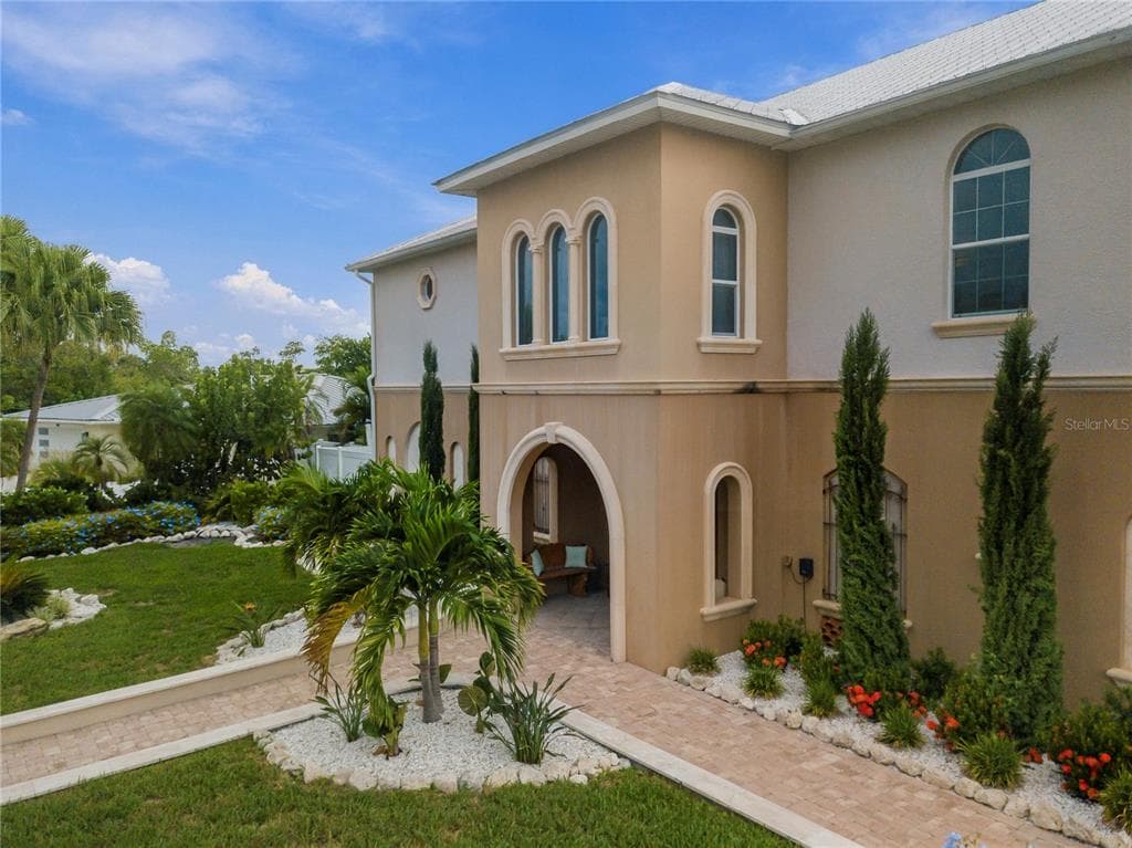 908 BAYSHORE DRIVE 2